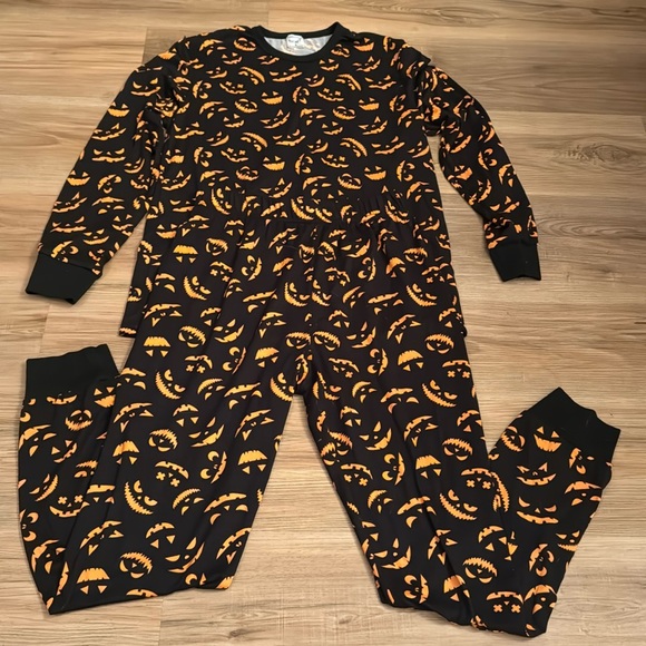 Jack O Lantern Halloween pajama set - Picture 2 of 3